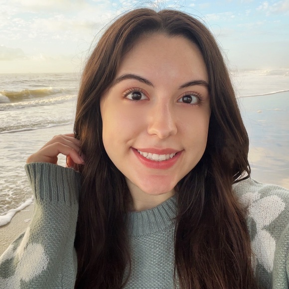 Meet your Posher, Meagan - Picture 2 of 2